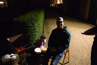 Jörg beim Grillen